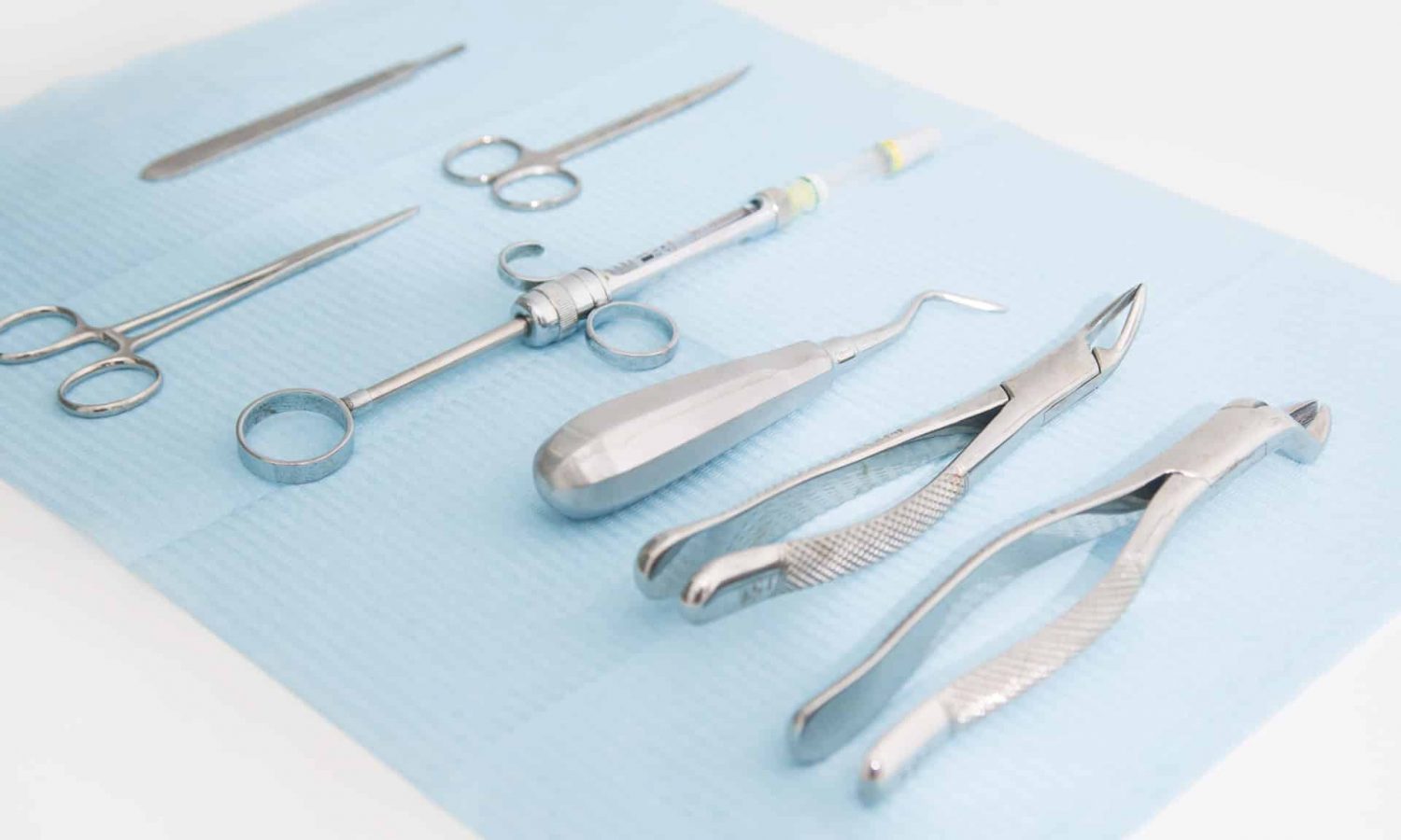 material necesario para extracción y limpieza dental